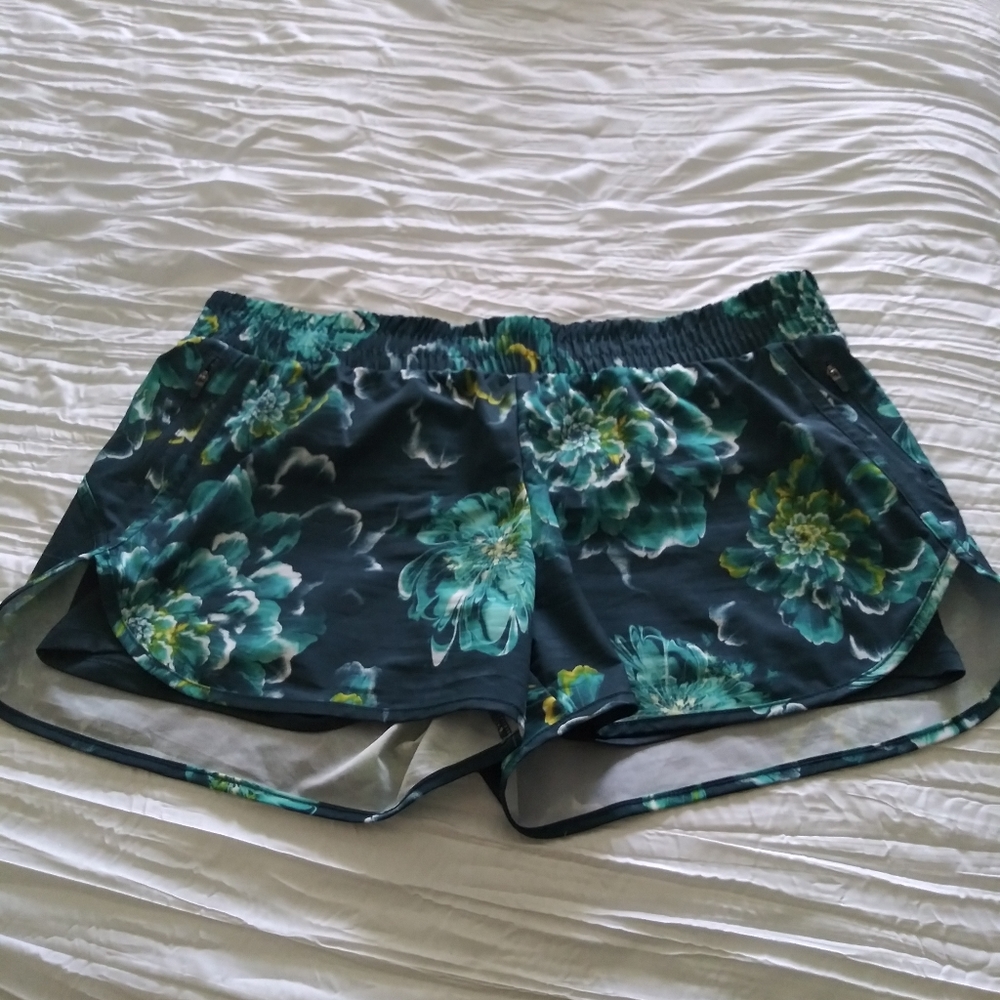 Women's Avia Green Floral Shorts Size XL